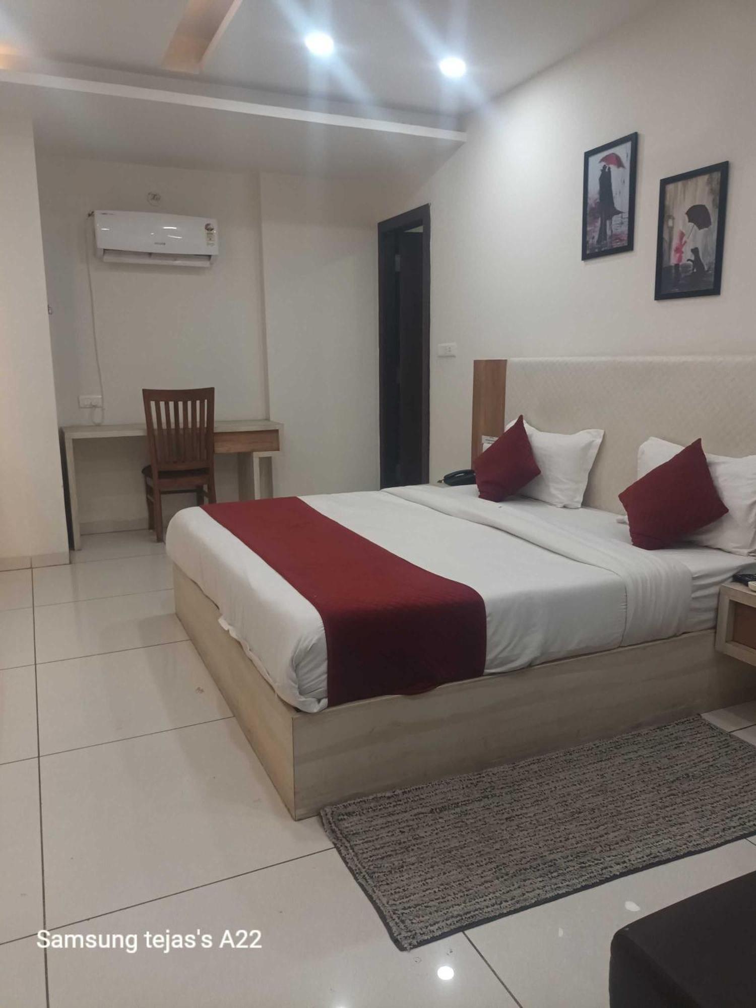 Super Hotel O Taste Of Temple 보팔 외부 사진